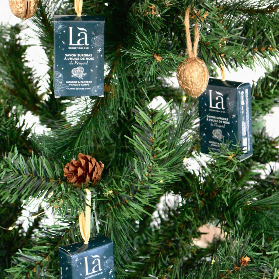 Savon surgras à l'huile de noix édition Noël - Là cosmétique d'ici